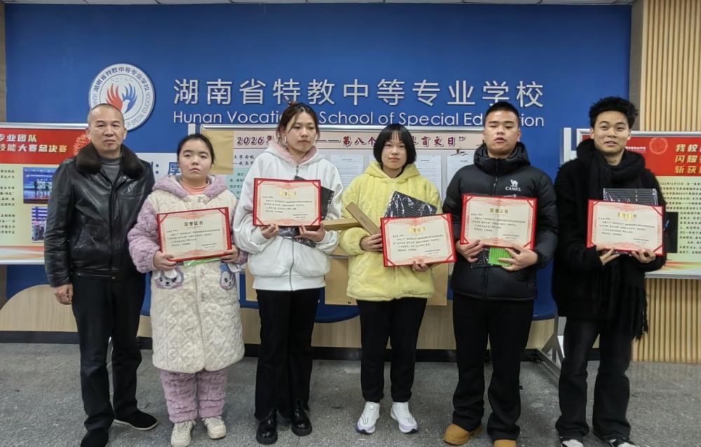 5fb1f70fd7c9f3e9c3f552d2038b9308.jpg 5fb1f70fd7c9f3e9c3f552d2038b9308.jpg